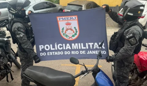 PM apreende três motos, rádio e celulares durante operação em Duque de Caxias