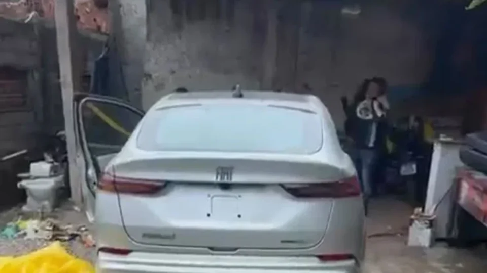 DEIC prende trio durante desmanche de carros zero-quilômetro roubados em SP