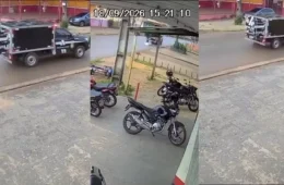 Corpo cai de veículo do IML durante transporte em Porto Velho e cena é registrada por câmeras