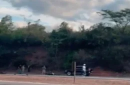 Casal morre após colisão entre carro e motocicleta na BR-262