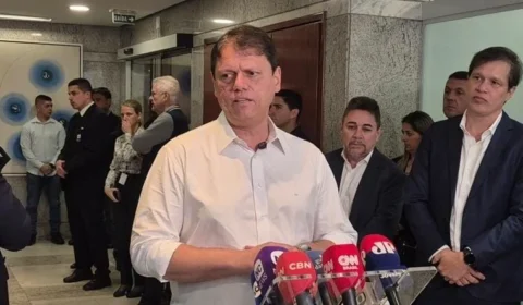 A duas semanas das eleições, Tarcísio encontra jovens e destaca formação técnica e estágio em SP
