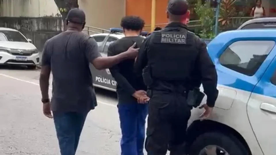 Homem com mandado por homicídio é preso em prédio da Cedae no Centro do Rio