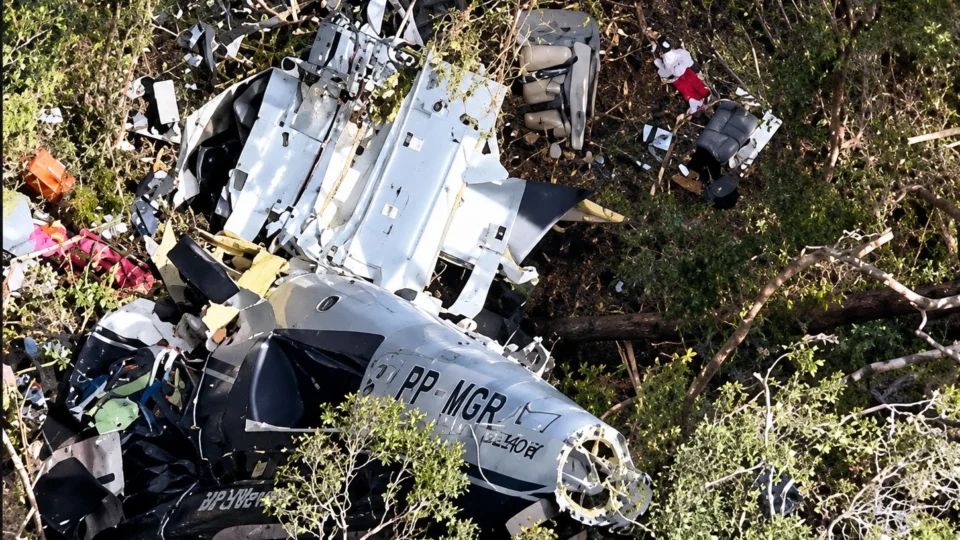 FAB localiza destroços de helicóptero com Rick e CENIPA inicia investigação do acidente