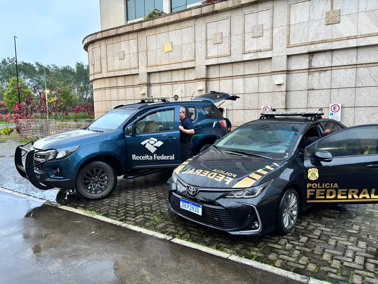 PF faz operação contra suspeita de descaminho de eletrônicos em remessas postais no RioQuatro mandados de busca e apreensão são cumpridos na Barra da Tijuca e no Recreio