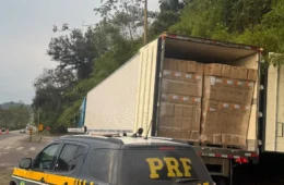 PRF flagra carga de linguiça sem nota fiscal na BR-040 e caso é encaminhado à Receita Estadual