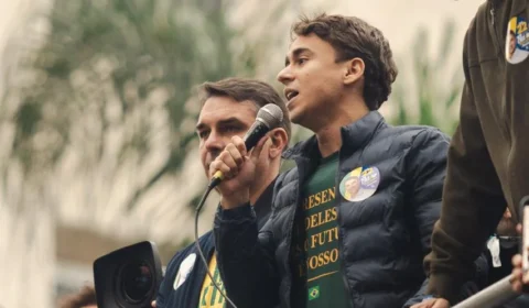 Flávio Bolsonaro participa de atos de campanha em Teófilo Otoni e Governador Valadares