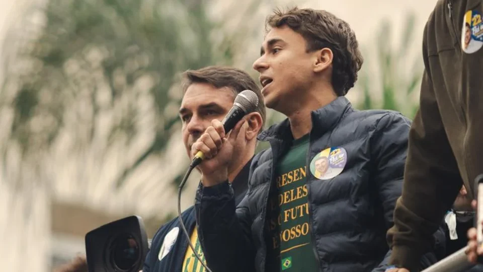 Flávio Bolsonaro participa de atos de campanha em Teófilo Otoni e Governador Valadares