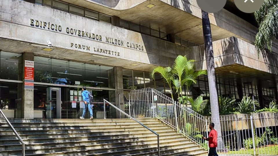 Homem é condenado a mais de 14 anos de prisão por tentar matar enteado de 2 anos em BH