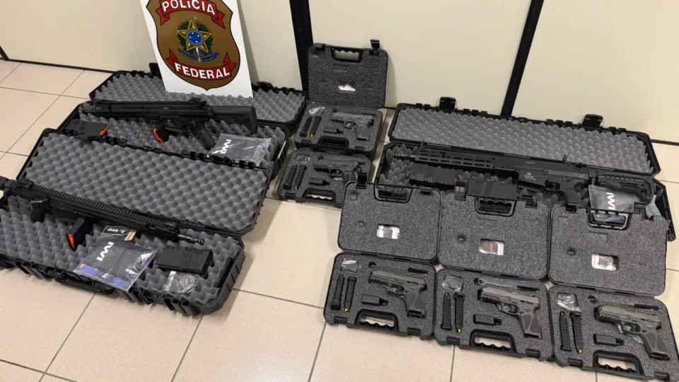 PF apreende fuzis e pistolas em nova fase da Operação Polaridade no RJ