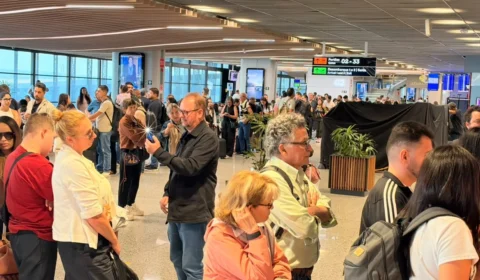 Buraco na pista fecha operações de Confins e provoca caos entre passageiros