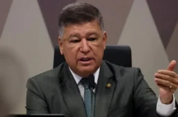 Carlos Viana rompe com Caiado e declara apoio a Flávio Bolsonaro no primeiro turno