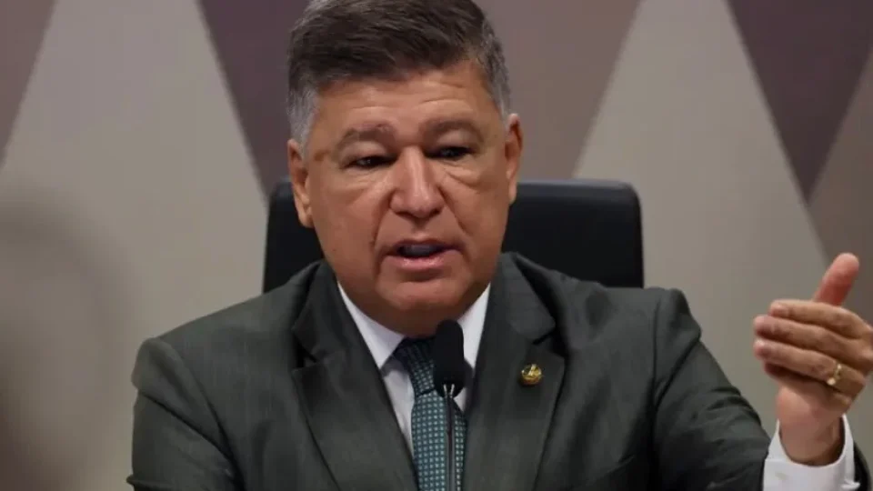 Carlos Viana rompe com Caiado e declara apoio a Flávio Bolsonaro no primeiro turno