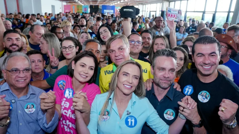 Michelle pede votos para ela e Bia Kicis e fala em libertar Bolsonaro e presos do 8 de janeiro