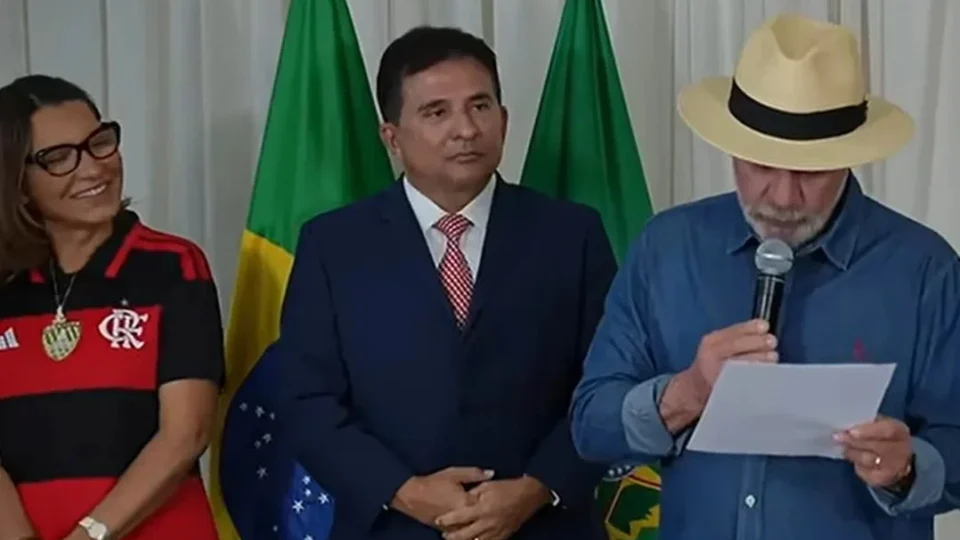 Janja usa medalha de Nossa Senhora e camisa do Flamengo sem marca de bet