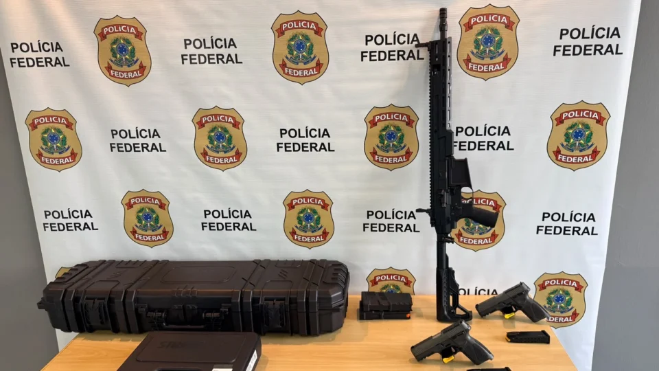 PF apreende fuzil e duas pistolas em nova ação da Operação Polaridade