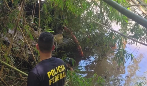 PF apreende três balsas usadas para extração ilegal de ouro no Norte Fluminense