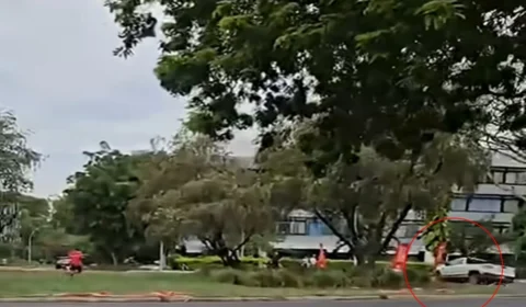 MPE peded investigação após motorista atingir bandeiras de candidato na Asa Sul