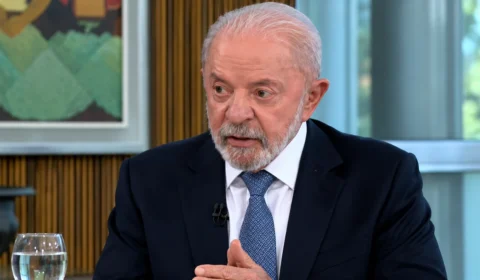 Lula evita se comprometer com mulher no STF, chama TV Justiça de “maldita” e defende fim das bets