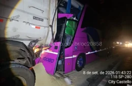 Acidente entre ônibus e carreta deixa oito feridos na Castello Branco