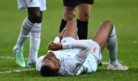 Cortado pela França, Mbappé tem lesão no joelho esquerdo detectada