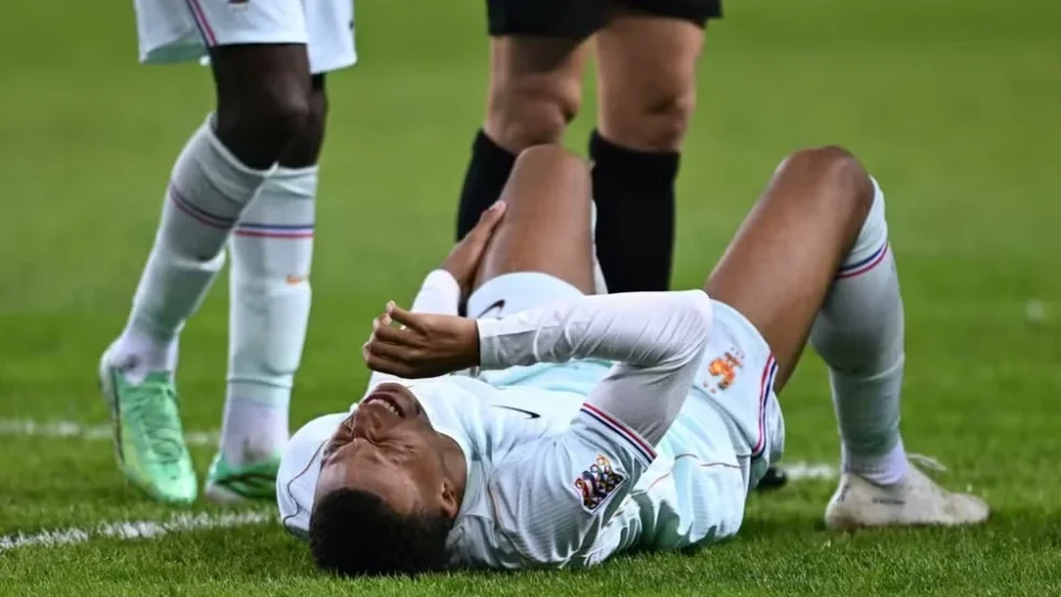 Cortado pela França, Mbappé tem lesão no joelho esquerdo detectada