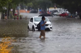 São Paulo entra em estado de atenção para alagamentos após tempestade escurecer o céu