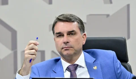Mendonça determina remoção de posts que associam Flávio a mudança no título de Nossa Senhora Aparecida
