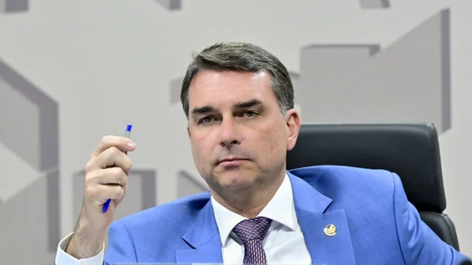 Mendonça determina remoção de posts que associam Flávio a mudança no título de Nossa Senhora Aparecida