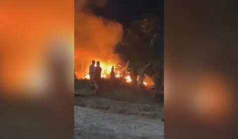 Incêndio destrói casa de madeira na Zona Norte de Macapá