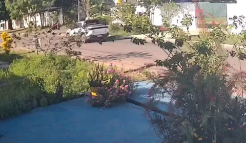 Jovem de 18 anos morre após moto bater contra picape em Santana, no Amapá