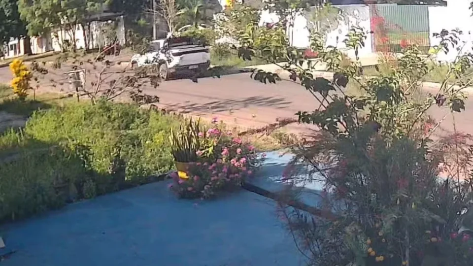 Jovem de 18 anos morre após moto bater contra picape em Santana, no Amapá