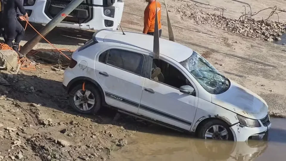 Perícia confirma que corpo encontrado em carro submerso no Rio Matapi é de motorista desaparecido no Amapá