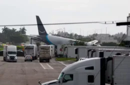 Avião cargueiro da Amazon sai da pista em Miami e deixa ao menos cinco mortos