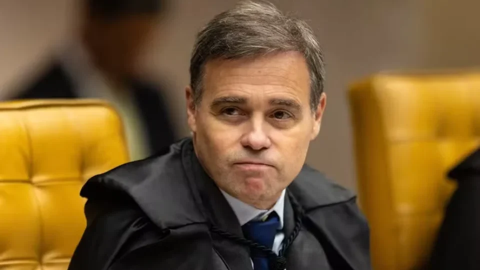 Documento reforça versão de Mendonça sobre encontro com Vorcaro