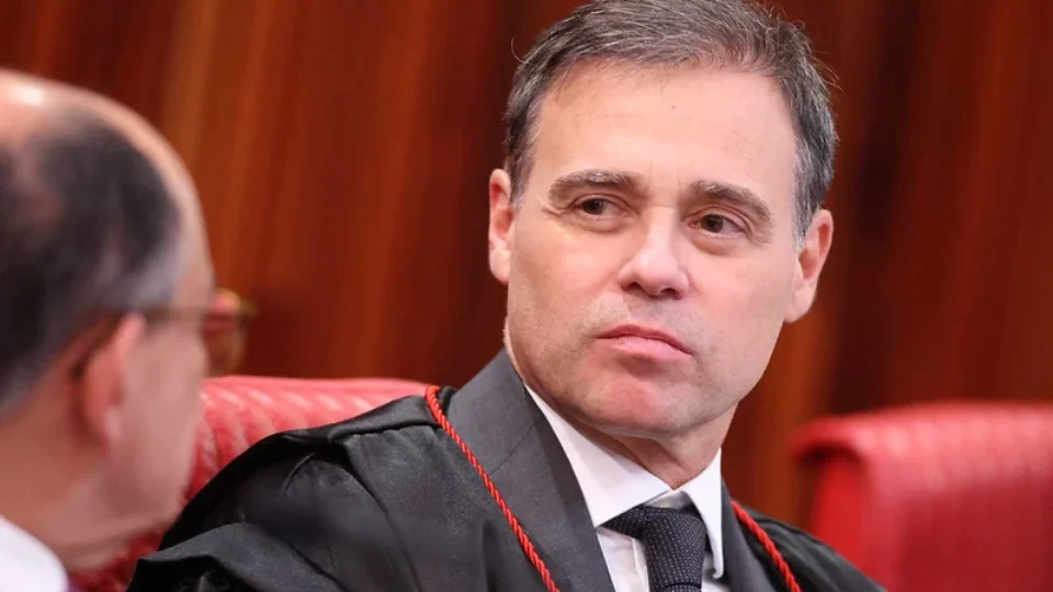 Mendonça admite encontro com Vorcaro e revela o que foi discutido no STF