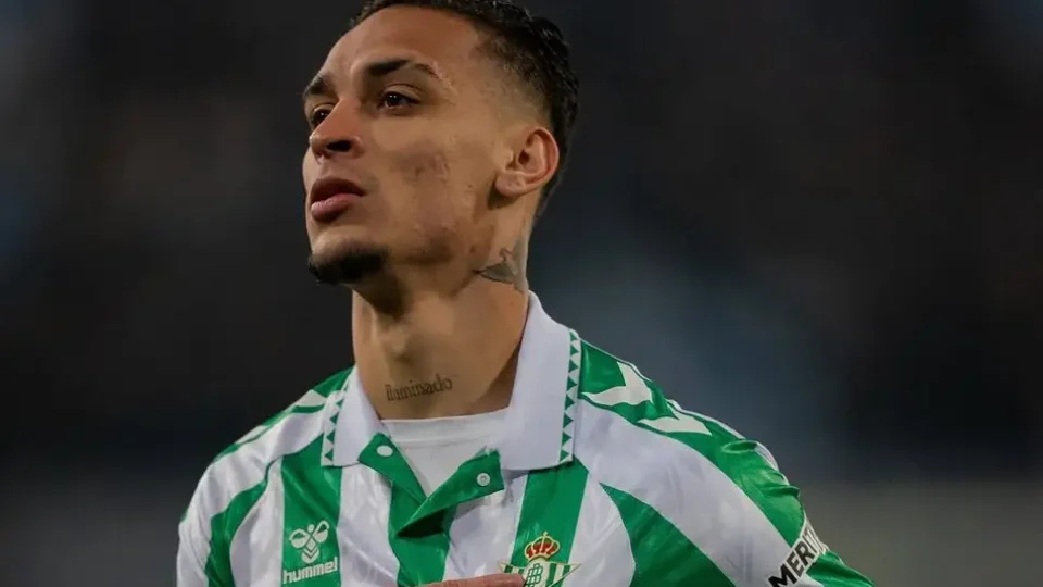 Antony volta a ser titular do Betis em duelo contra o Getafe