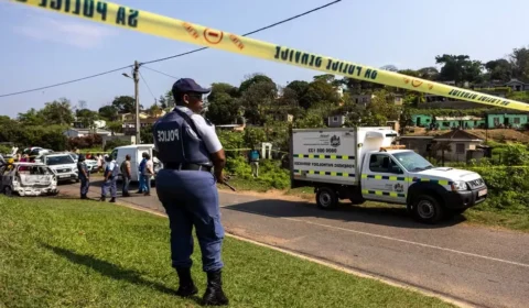Dois ataques a tiros deixam 27 mortos e 26 feridos na África do Sul