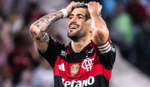 Arrascaeta fratura punho pelo Uruguai e terá que passar por cirurgia