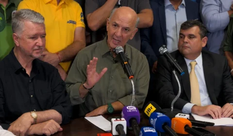 Arruda tem candidatura barrada pelo TRE-DF, mas segue em campanha enquanto recorre