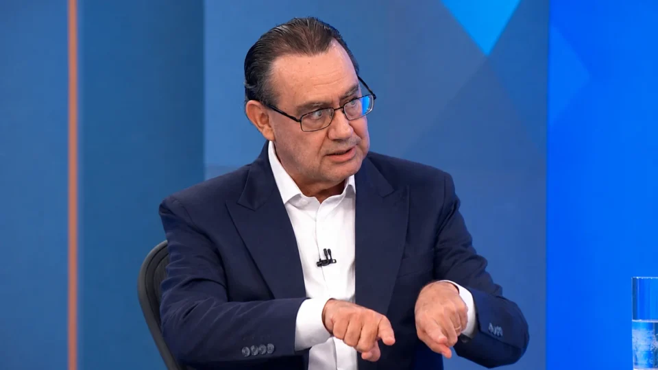 Augusto Cury dispara 10 pontos e chega a 11% na corrida presidencial