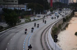 Afundamento de pista interdita faixas da Avenida do Estado e afeta trânsito em São Paulo