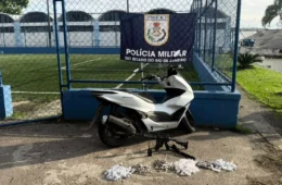 PM prende suspeito com fuzil e drogas durante monitoramento em Duque de Caxias