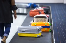 United Airlines eleva taxa da mala para US$ 50 e pressiona rivais
