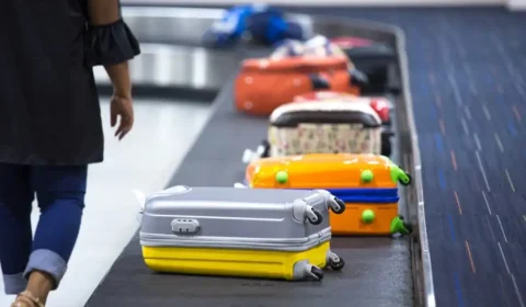 United Airlines eleva taxa da mala para US$ 50 e pressiona rivais