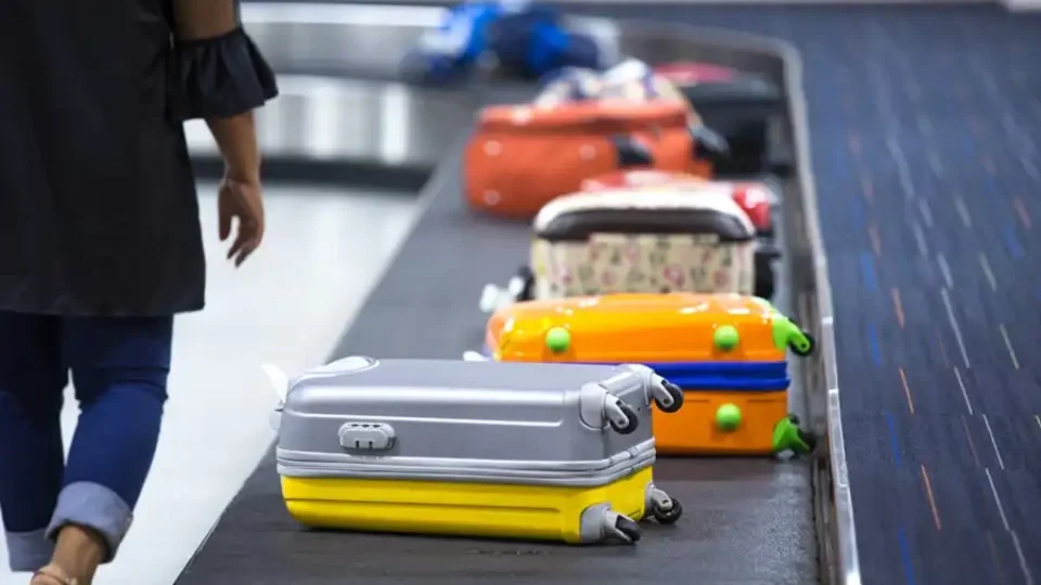 United Airlines eleva taxa da mala para US$ 50 e pressiona rivais