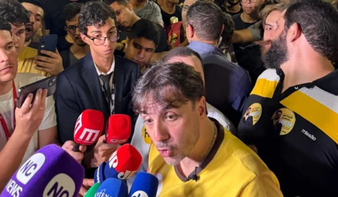 Renan Santos leva ‘Futuro Glorioso Tour’ a Brasília e diz: “Se eu for convidado para o debate, o Flávio não vai”