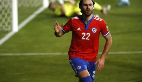 Canadá e Chile duelam em Toronto na renovação do futebol