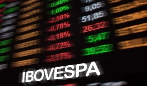 Ibovespa recua com petróleo acima de US$ 100 e mercado de olho na crise do STF