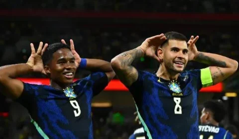 Brasil vence Austrália por 4 a 2 e reage após levar virada no primeiro tempo