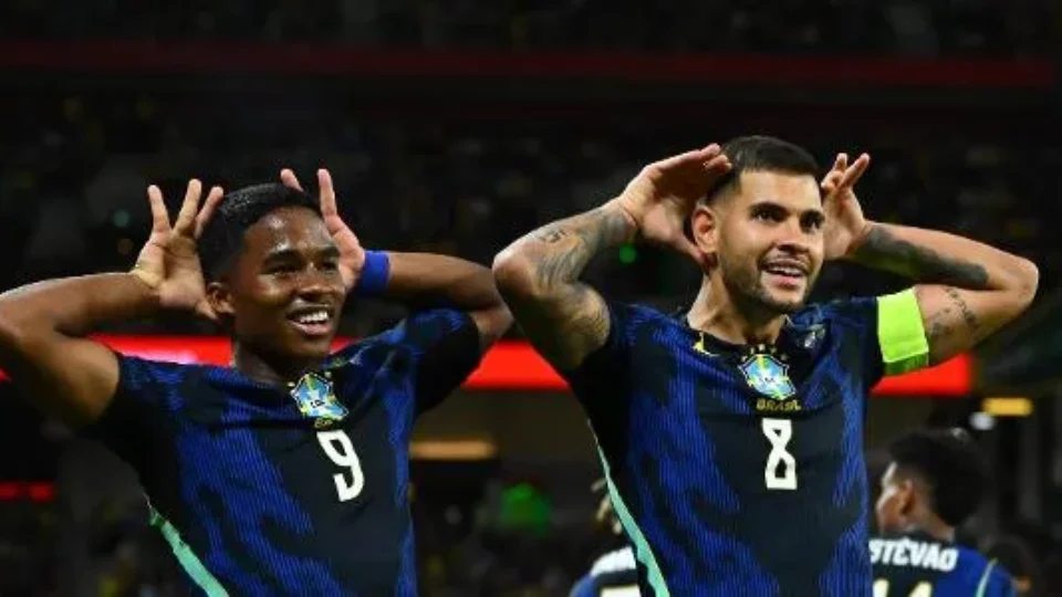 Brasil vence Austrália por 4 a 2 e reage após levar virada no primeiro tempo
